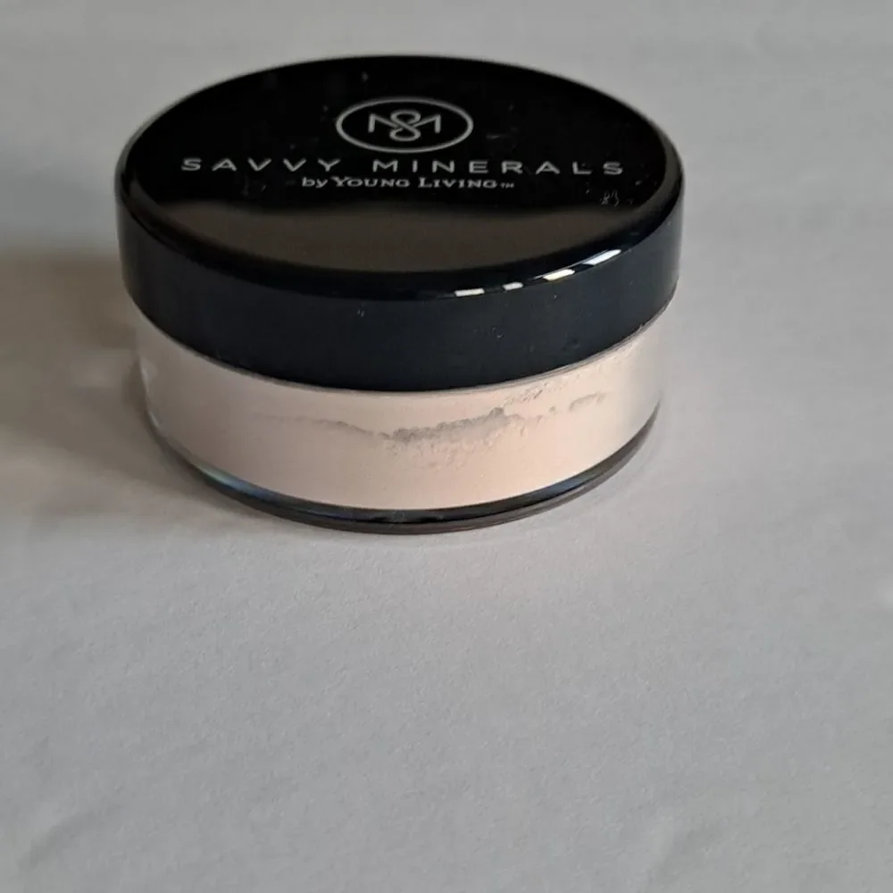 Savvy Minerals Veil  NWOT